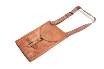 SACOCHE CUIR AVEC BRETELLE POUR PISTOLET LANCE FUSEE DE DETRESSE
