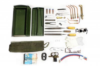 BOITE A OUTIL METALLIQUE + OUTILLAGE