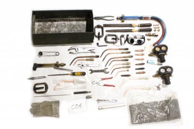 BOITE A OUTIL METALLIQUE + OUTILLAGE