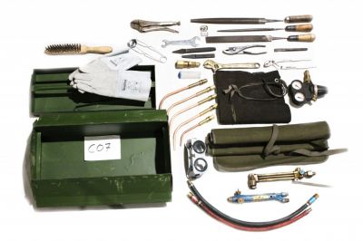 BOITE A OUTIL METALLIQUE + OUTILLAGE